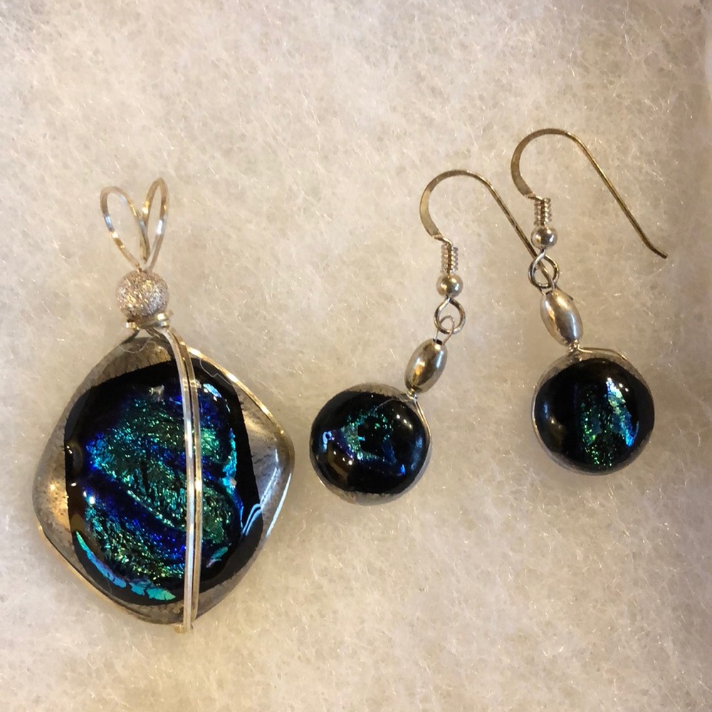 Earrrings and pendant